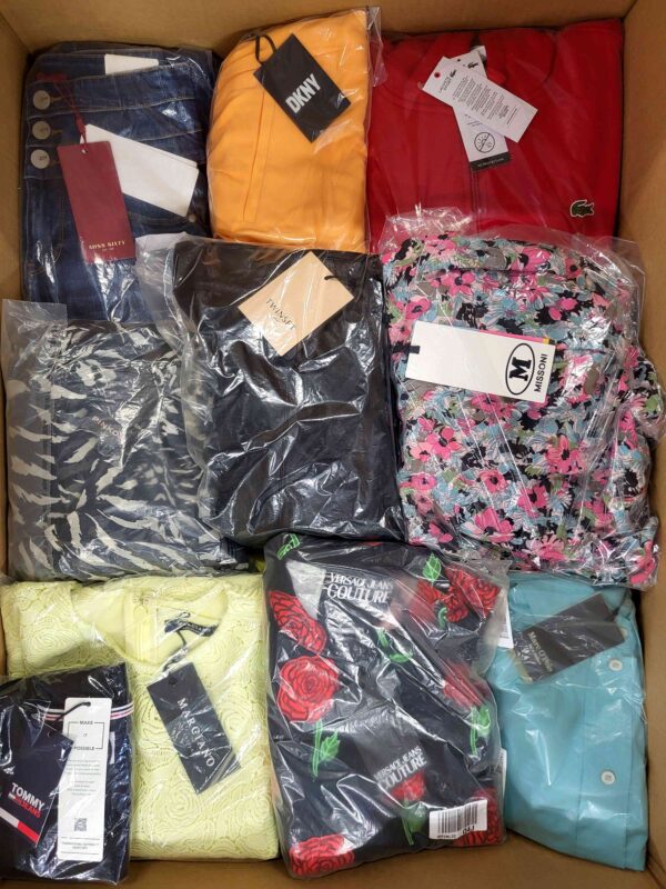 The photo shows a package with clothing in the category AP.