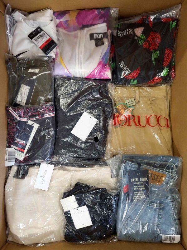 The photo shows a package with clothing in the category AP.