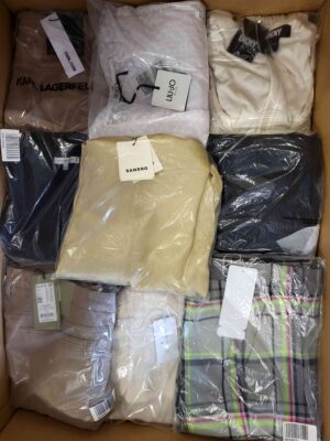 The photo shows a package with clothing in the category AP.