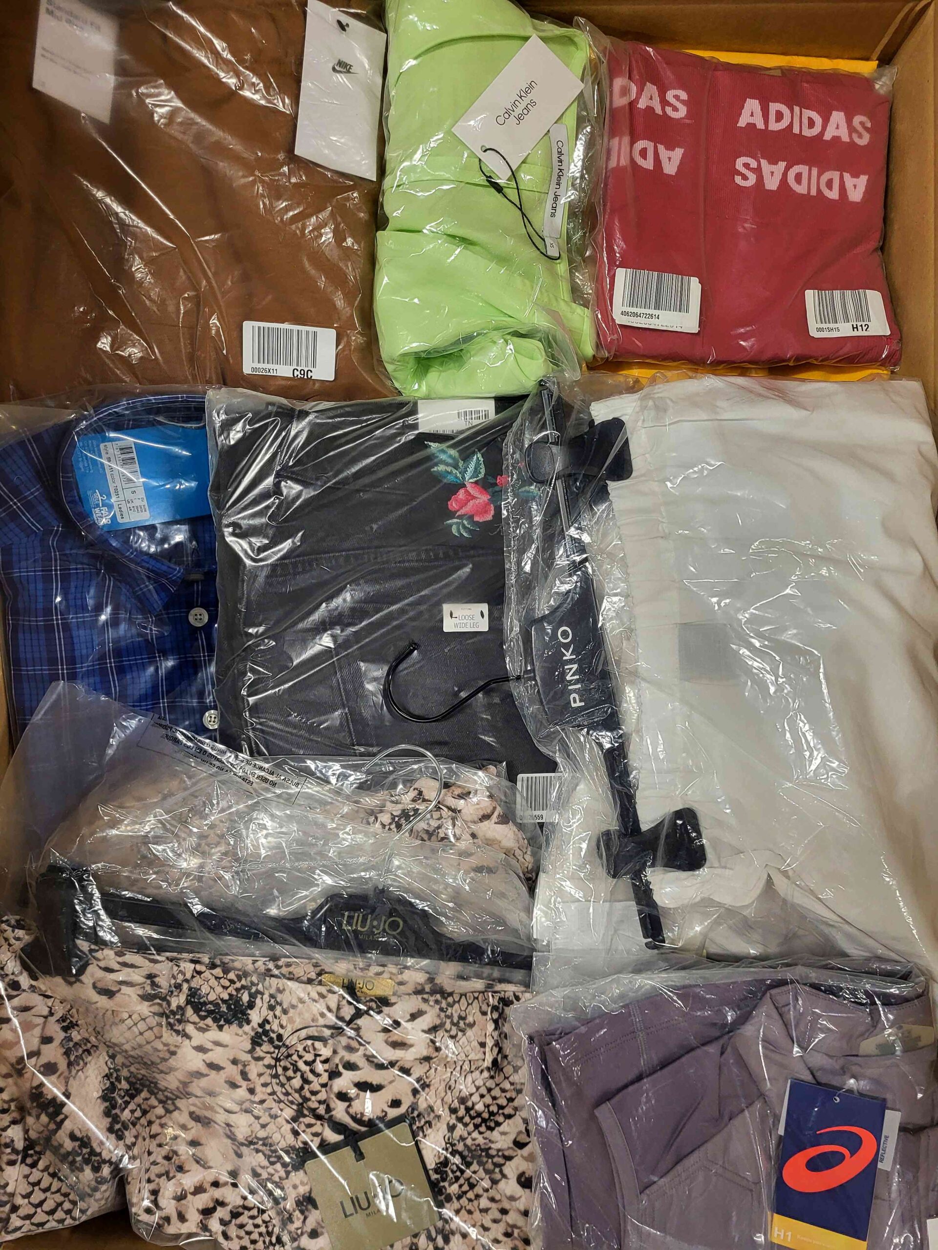 The photo shows a package with clothing in the category AW.