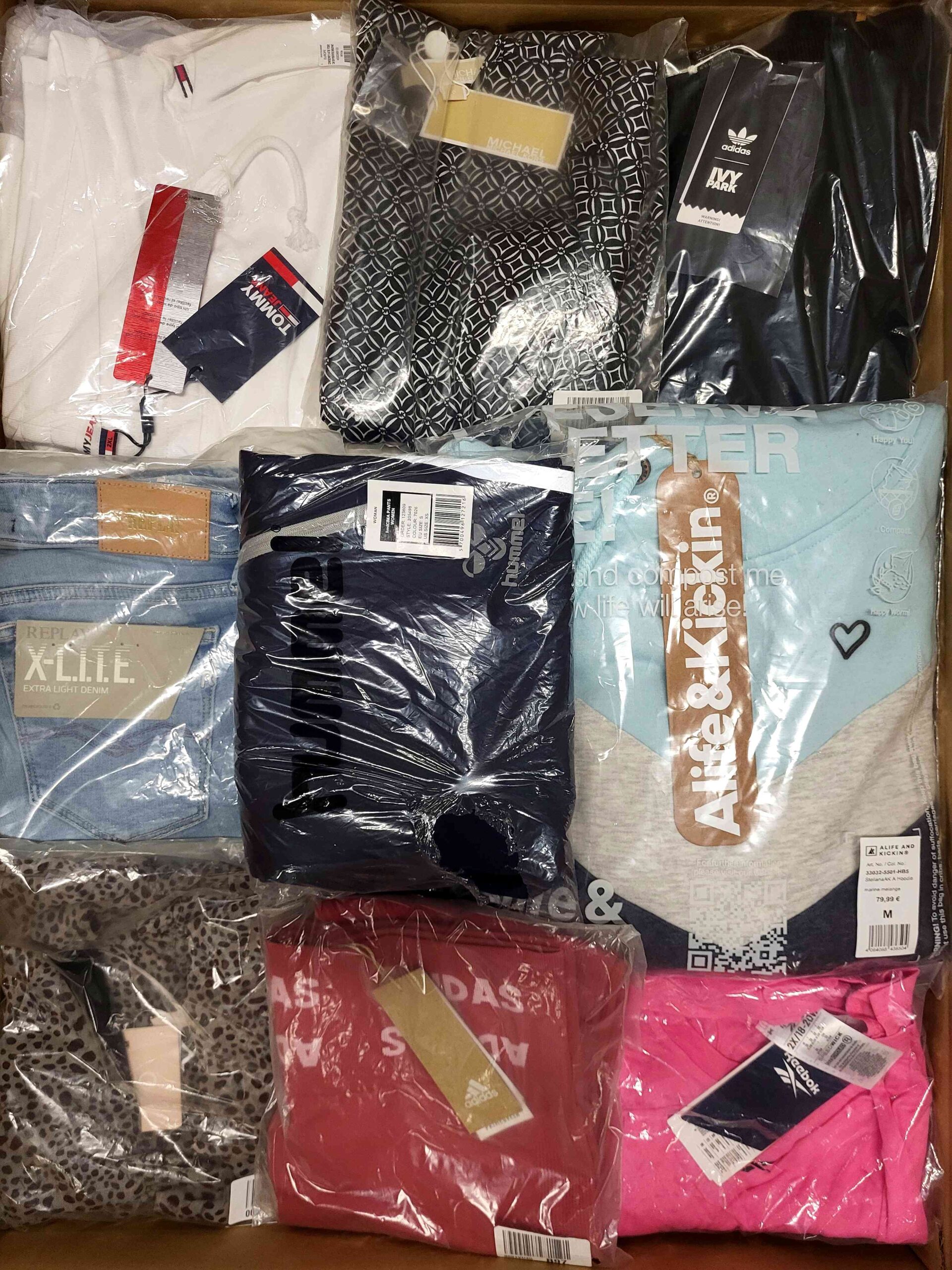 The photo shows a package with clothing in the category AW.