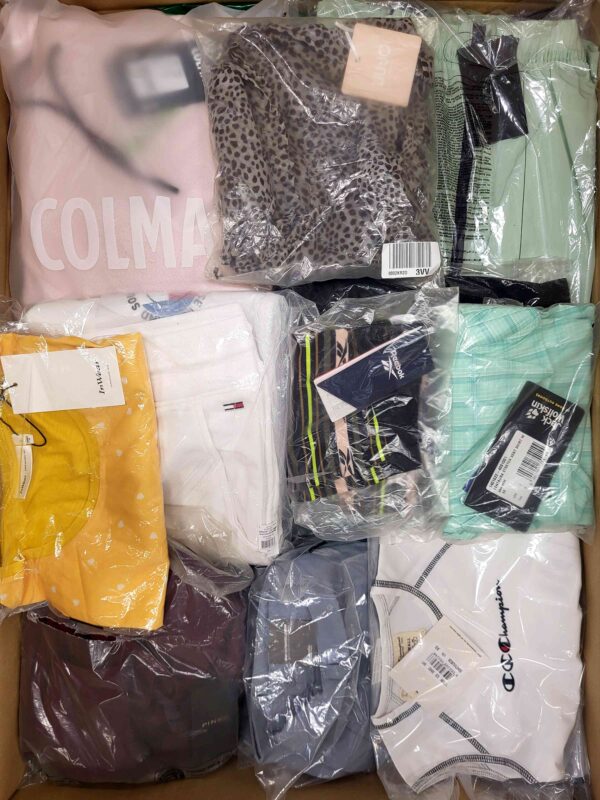 The photo shows a package with clothing in the category AW.