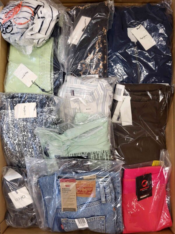 The photo shows a package with clothing in the category AW.
