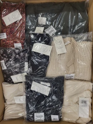 The photo shows a package with clothing in the category YA.