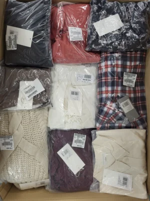 The photo shows a package with clothing in the category YA.