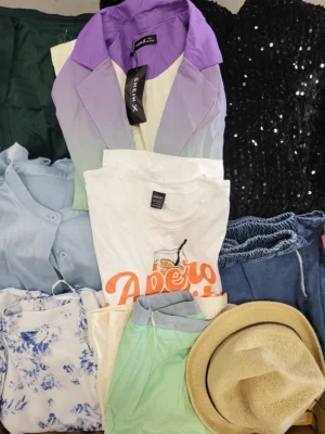 The photo shows a package with clothing in the category SN.