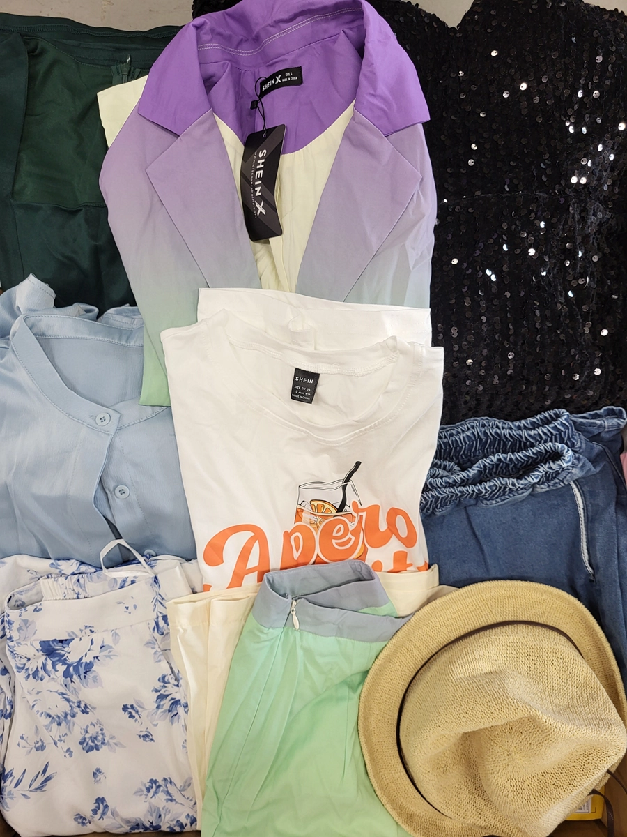 The photo shows a package with clothing in the category SN.