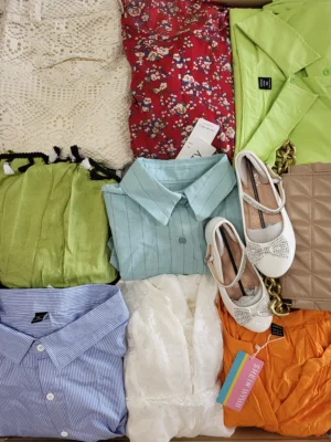 The photo shows a package with clothing in the category SN.