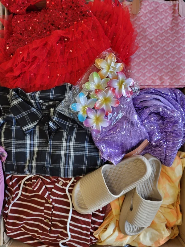 The photo shows a package with clothing in the category SN.