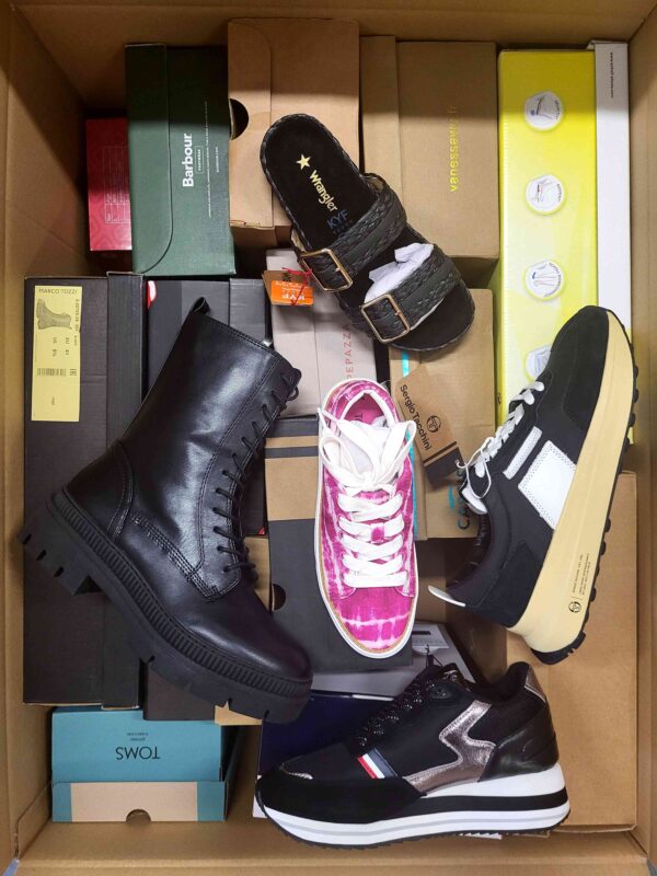 The photo shows a package with footwear in the category AS.