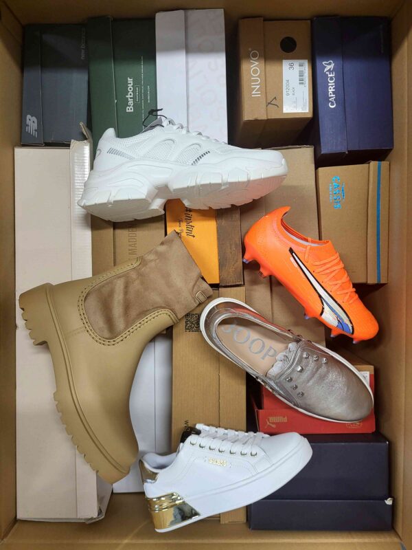 The photo shows a package with footwear in the category AS.