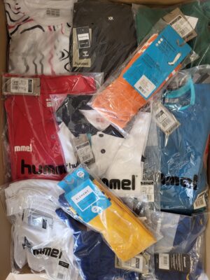 The photo shows a package with clothing in the category H.