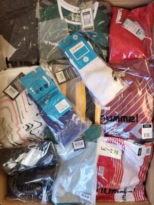 The photo shows a package with clothing in the category H.