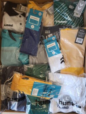 The photo shows a package with clothing in the category H.
