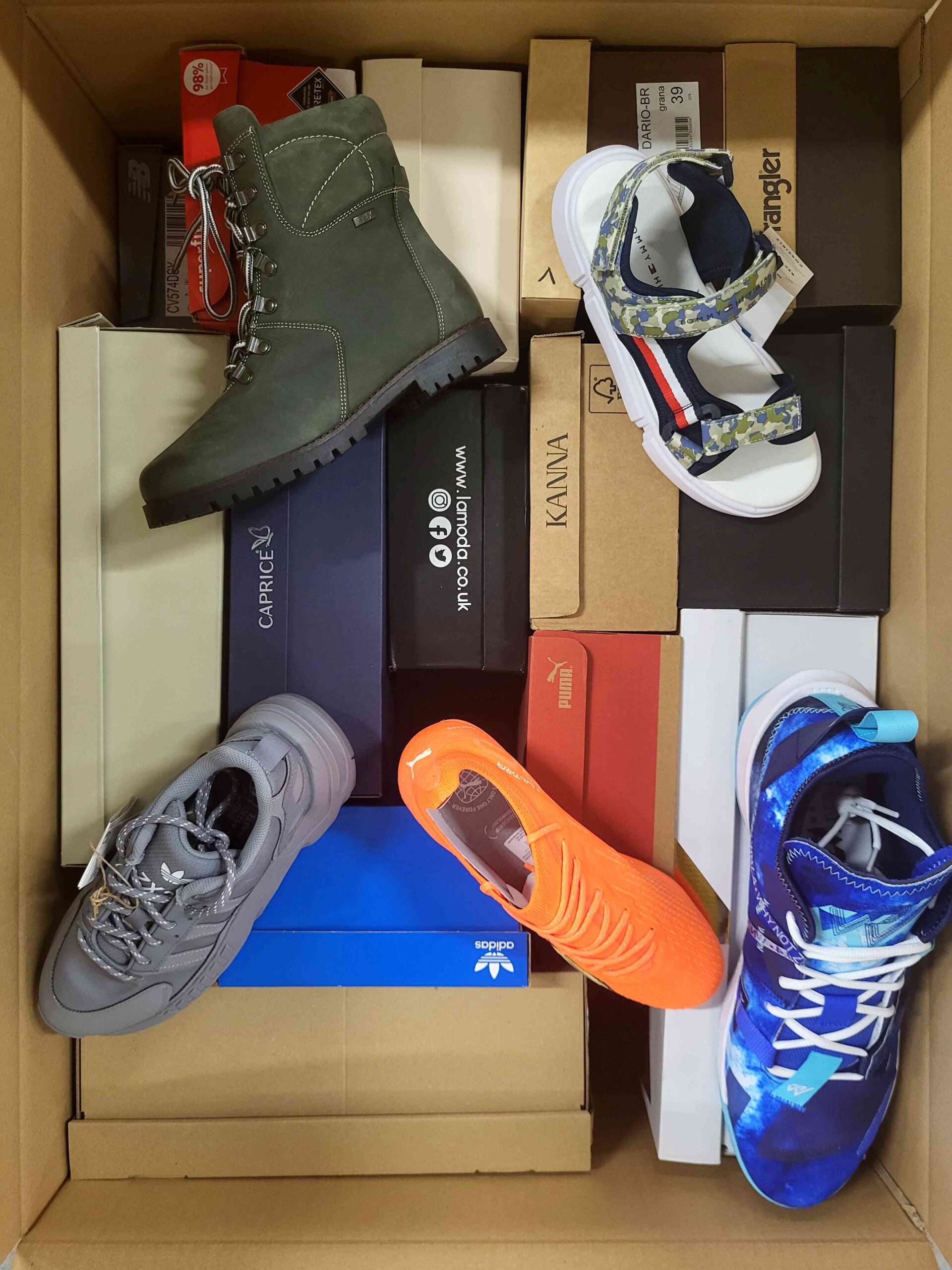 The photo shows a package with footwear in the category AS.