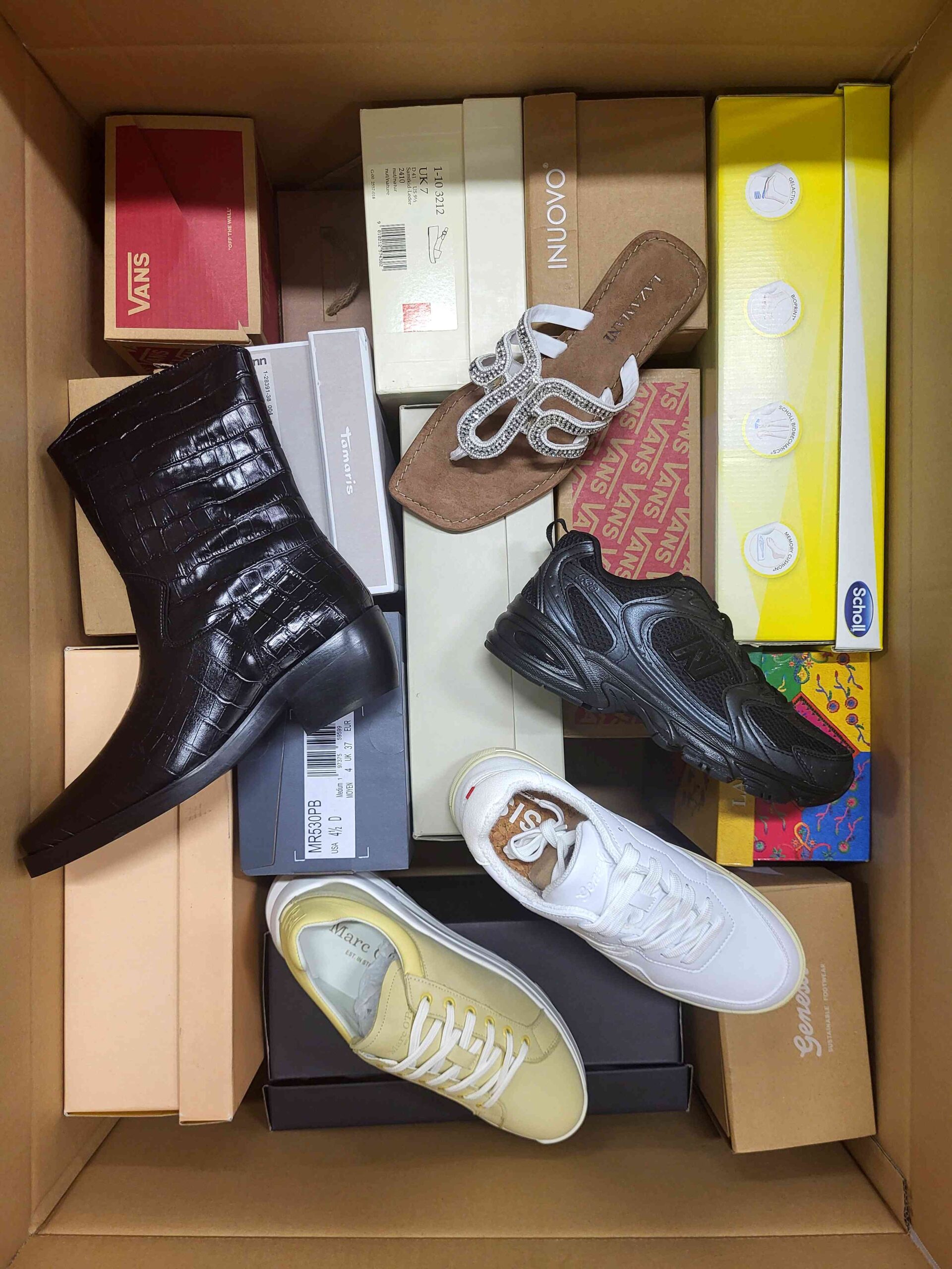 The photo shows a package with footwear in the category AS.