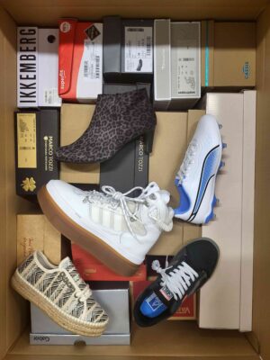 The photo shows a package with footwear in the category AS.