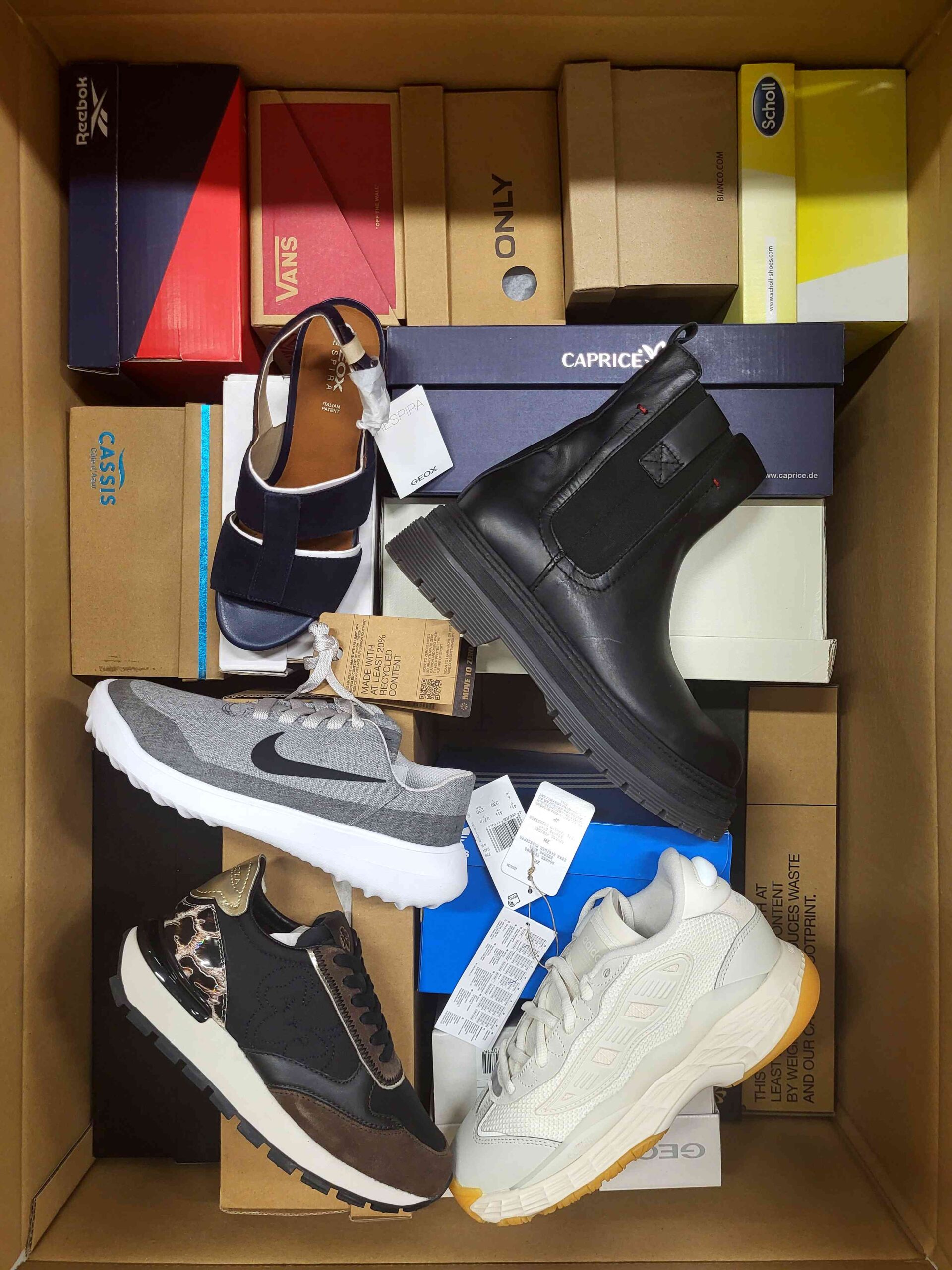The photo shows a package with footwear in the category AS.