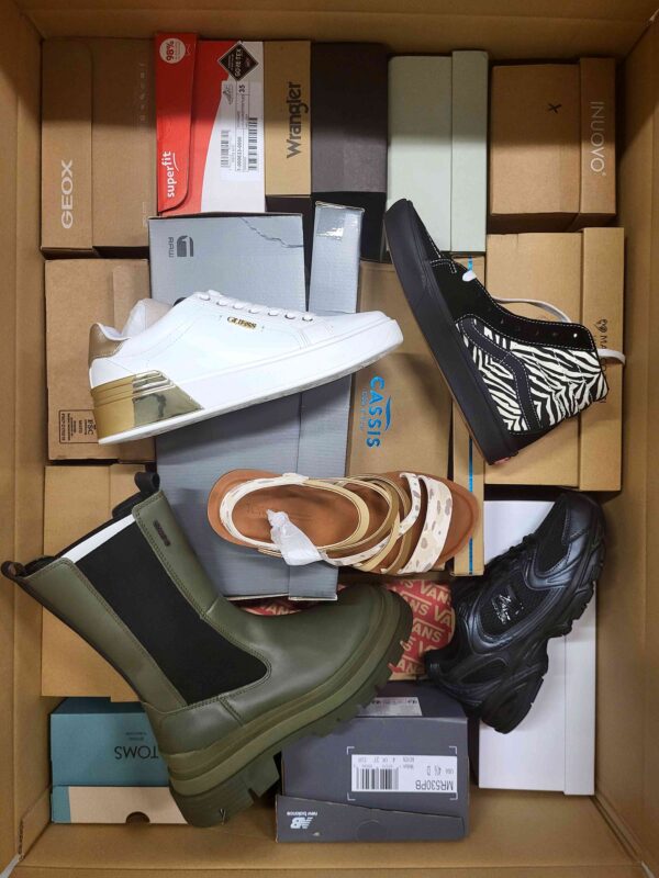 The photo shows a package with footwear in the category AS.