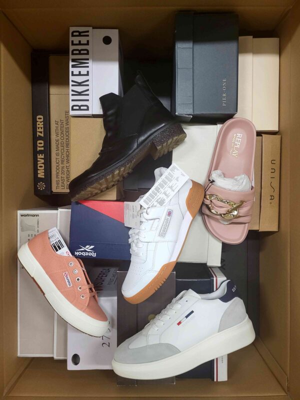 The photo shows a package with footwear in the category AS.