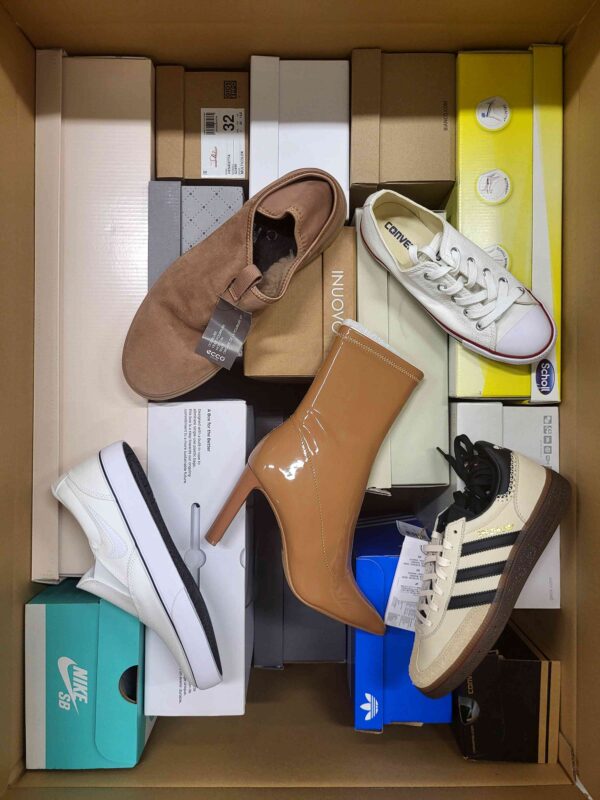 The photo shows a package with footwear in the category AS.