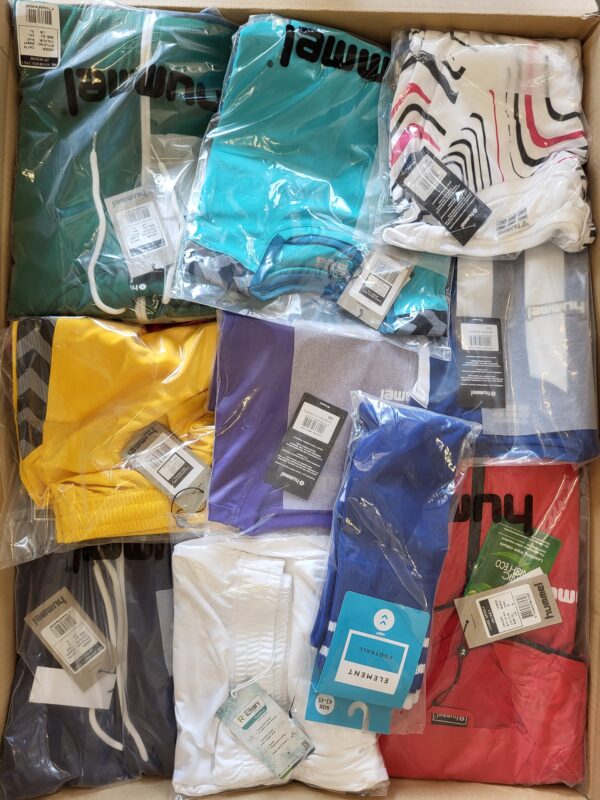 The photo shows a package with clothing in the category H.