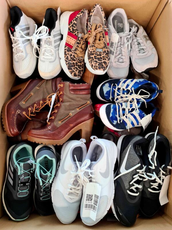 The photo shows a package with footwear in the category SH.