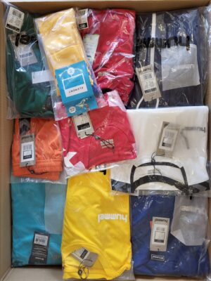 The photo shows a package with clothing in the category H.