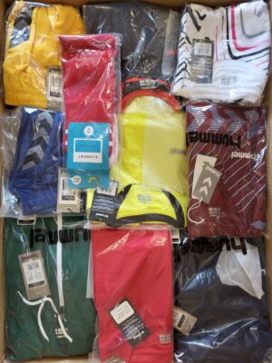 The photo shows a package with clothing in the category H.