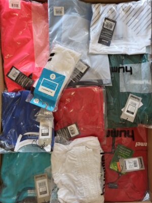 The photo shows a package with clothing in the category H.