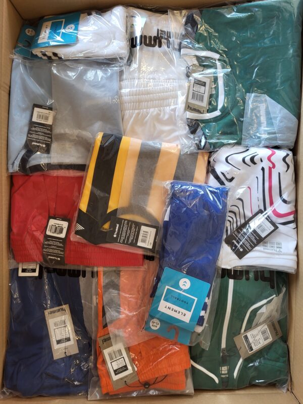 The photo shows a package with clothing in the category H.