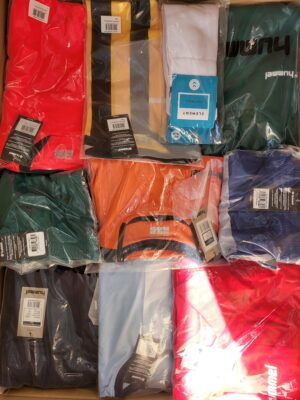 The photo shows a package with clothing in the category H.