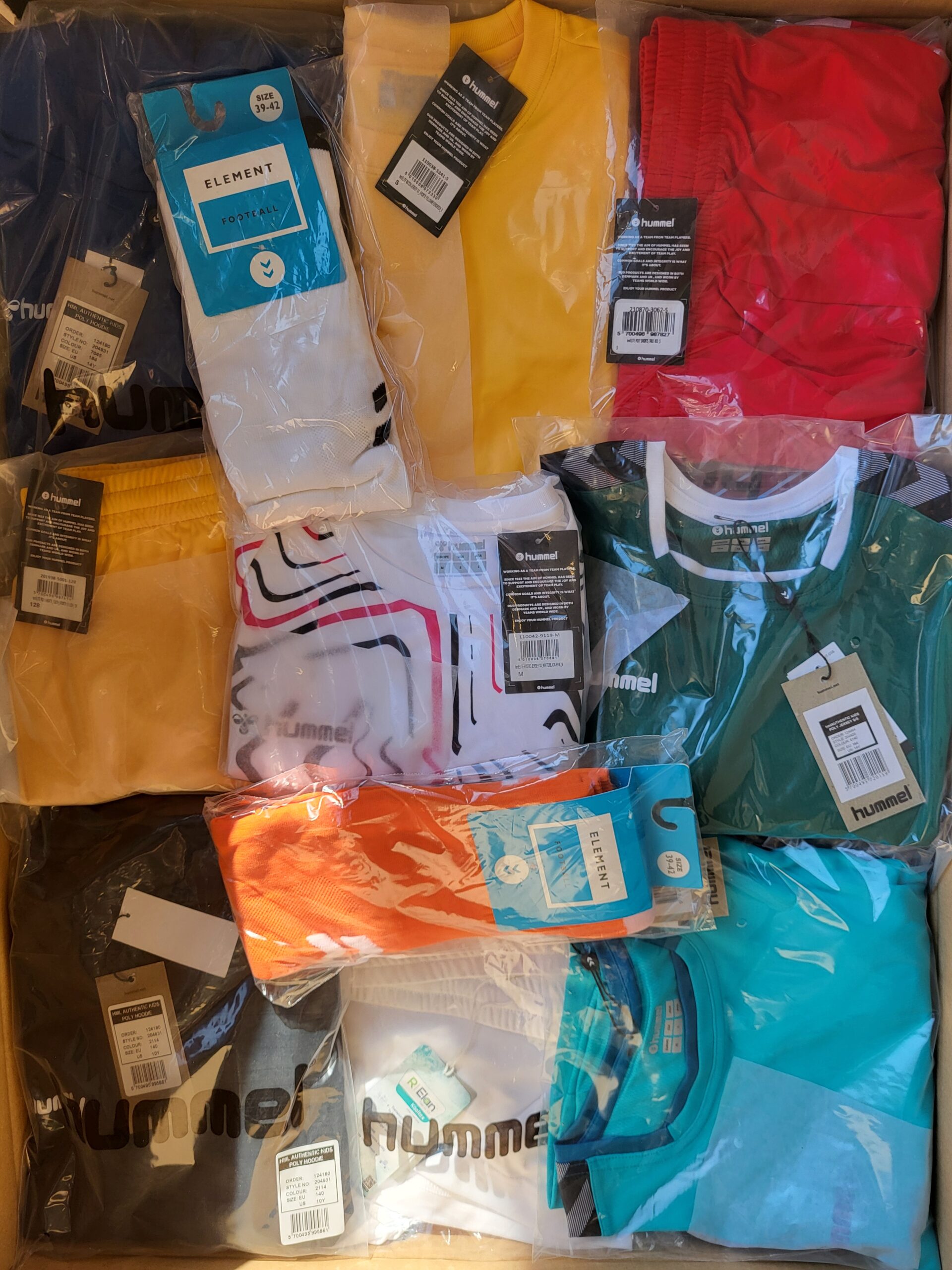 H747 3 The photo shows a package with clothing in the category H.