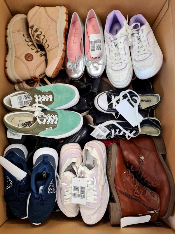 The photo shows a package with footwear in the category SH.