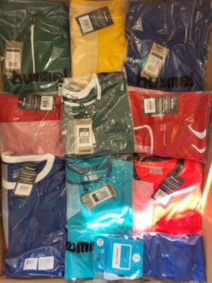 The photo shows a package with clothing in the category H.