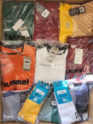 The photo shows a package with clothing in the category H.