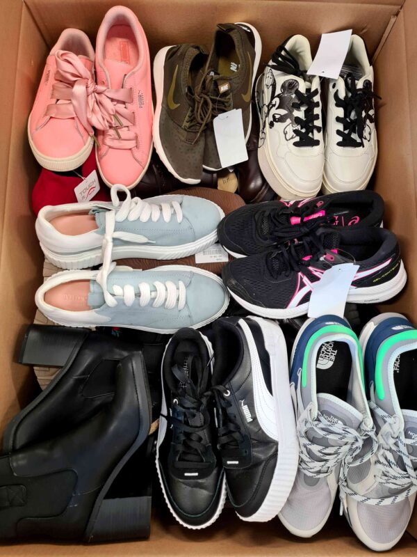 The photo shows a package with footwear in the category SH.