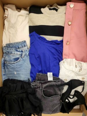 The photo shows a package with clothing in the category BSN.