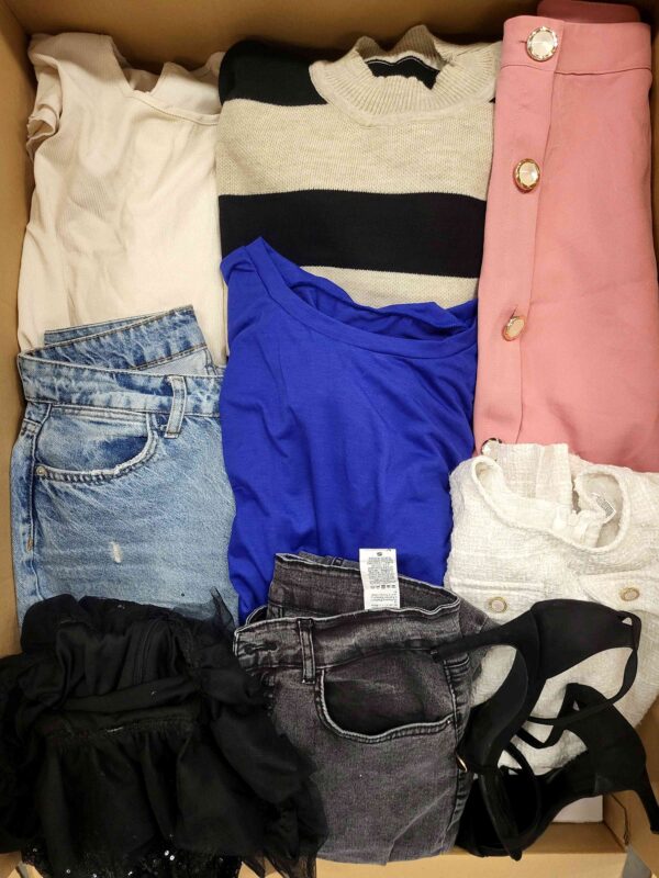 The photo shows a package with clothing in the category BSN.