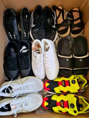 The photo shows a package with footwear in the category CSU.