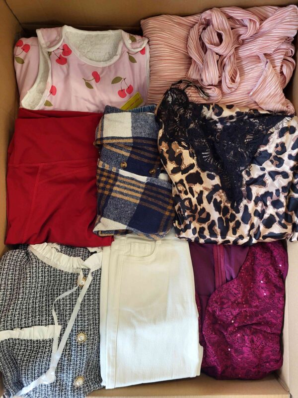The photo shows a package with clothing in the category BSN.