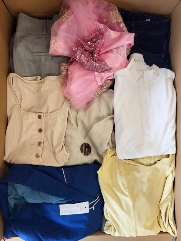 The photo shows a package with clothing in the category BSN.