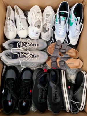 The photo shows a package with footwear in the category CSU.
