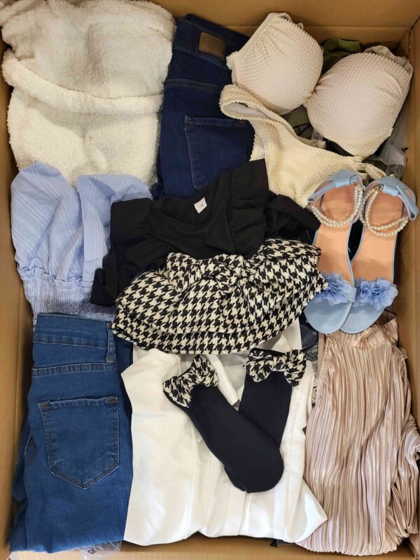 The photo shows a package with clothing in the category BSN.