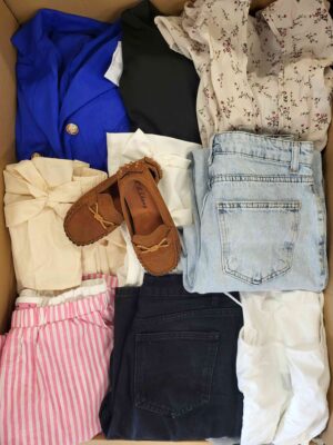 The photo shows a package with clothing in the category BSN.