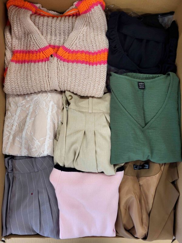 The photo shows a package with clothing in the category BSN.