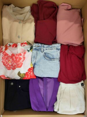 The photo shows a package with clothing in the category BSN.