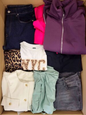The photo shows a package with clothing in the category BSN.