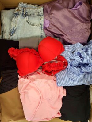 The photo shows a package with clothing in the category BSN.