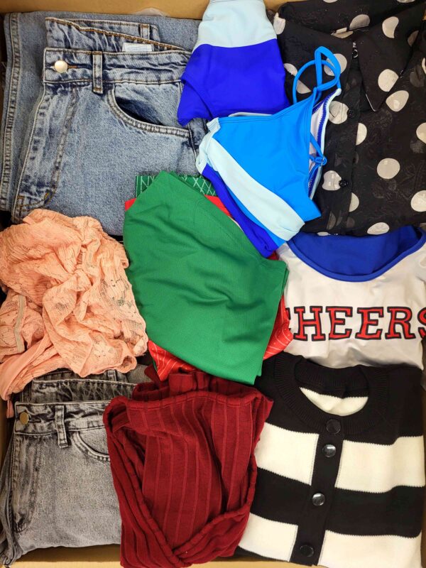 The photo shows a package with clothing in the category BSN.